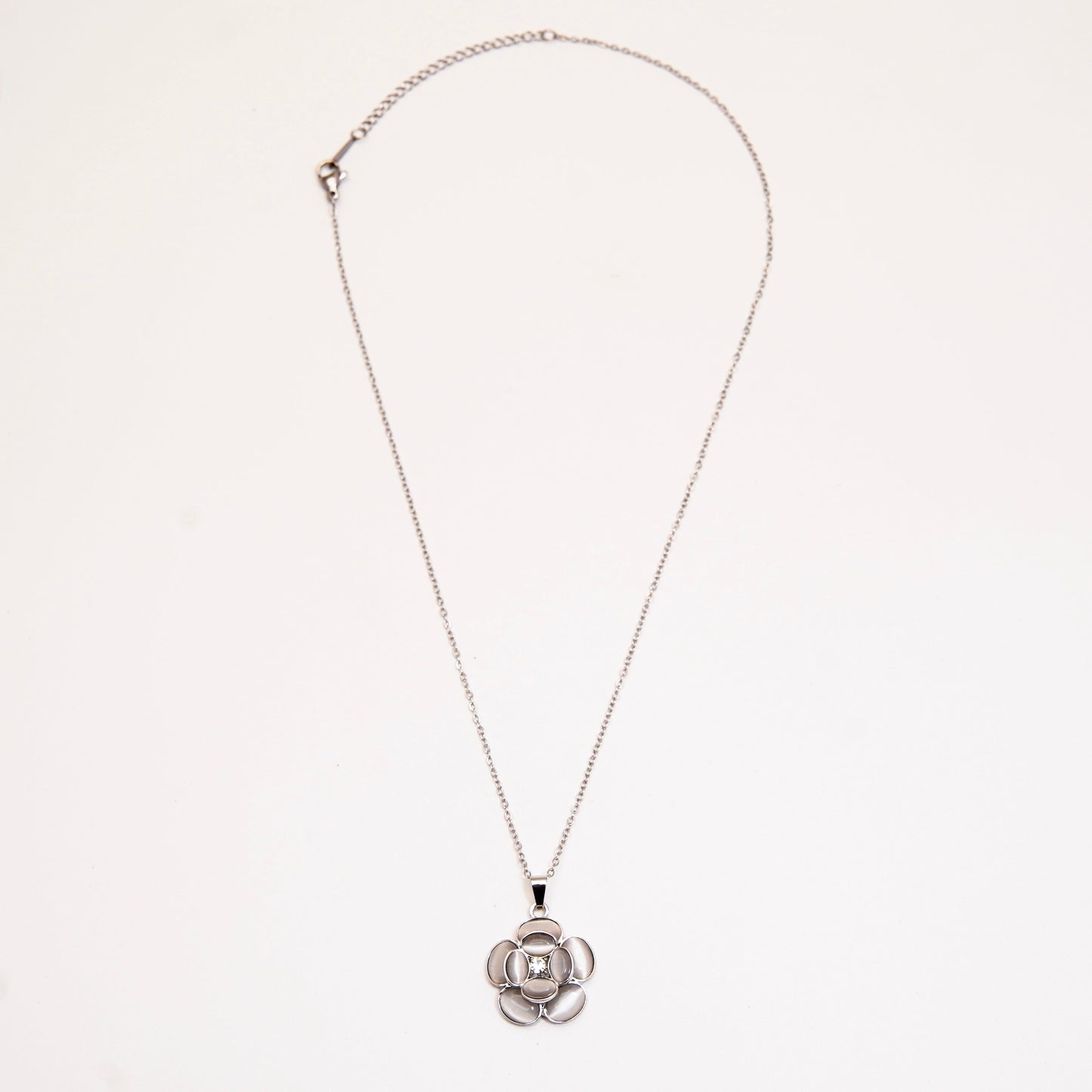 Elegant Silver Floral Pendant Necklace