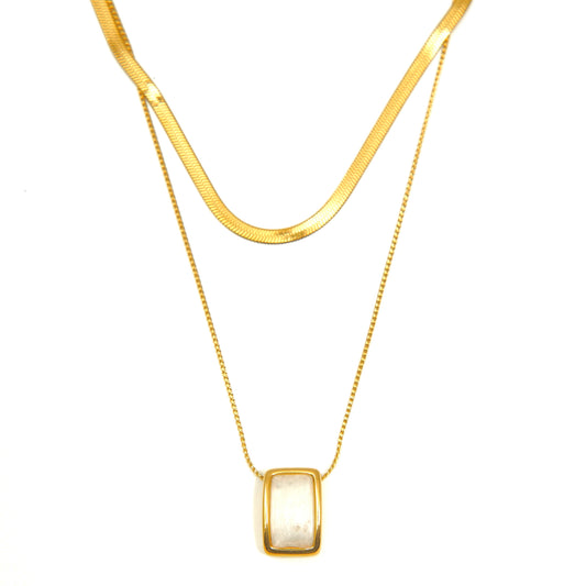 Elegant Gold Necklace Set with Pendant