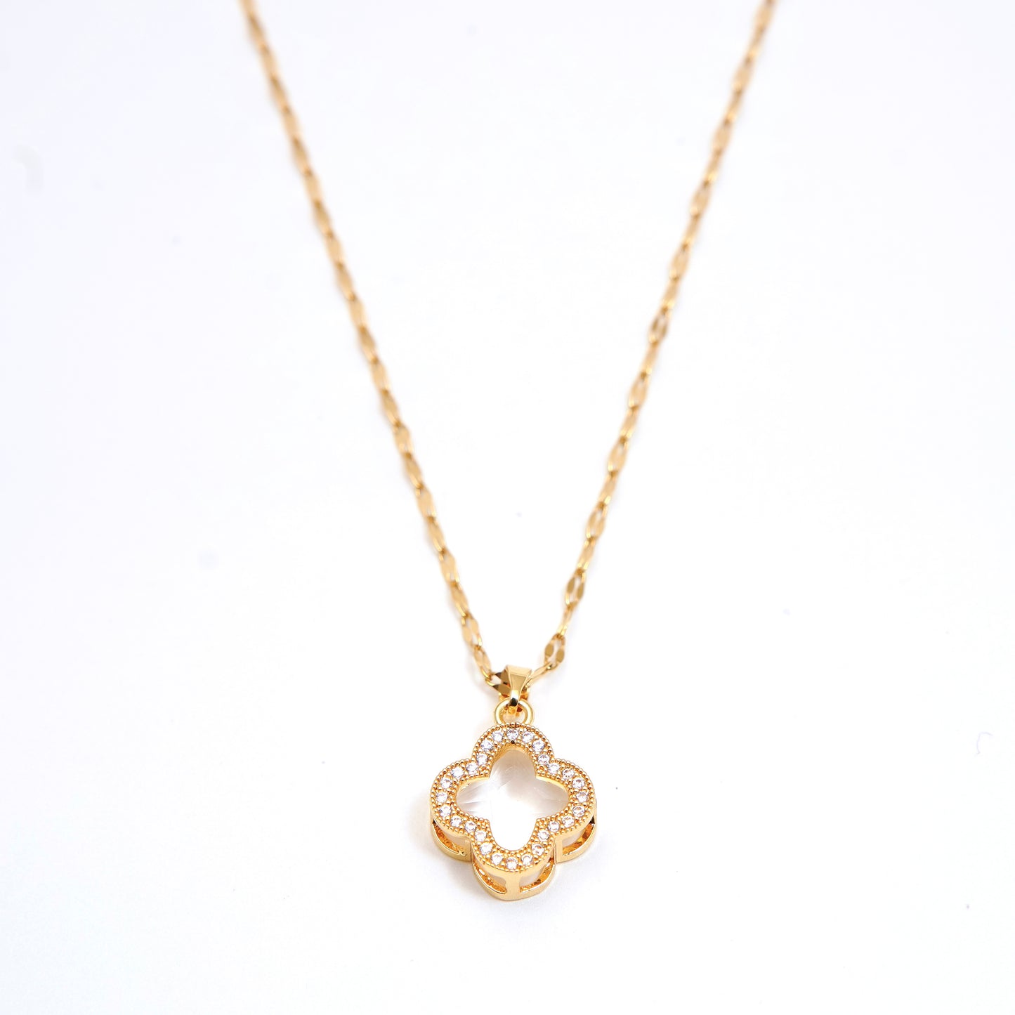 Elegant Gold Flower Pendant Necklace