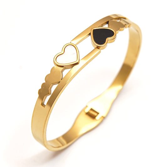 Charming Gold Heart Motif Bracelet