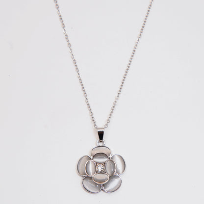 Elegant Silver Floral Pendant Necklace