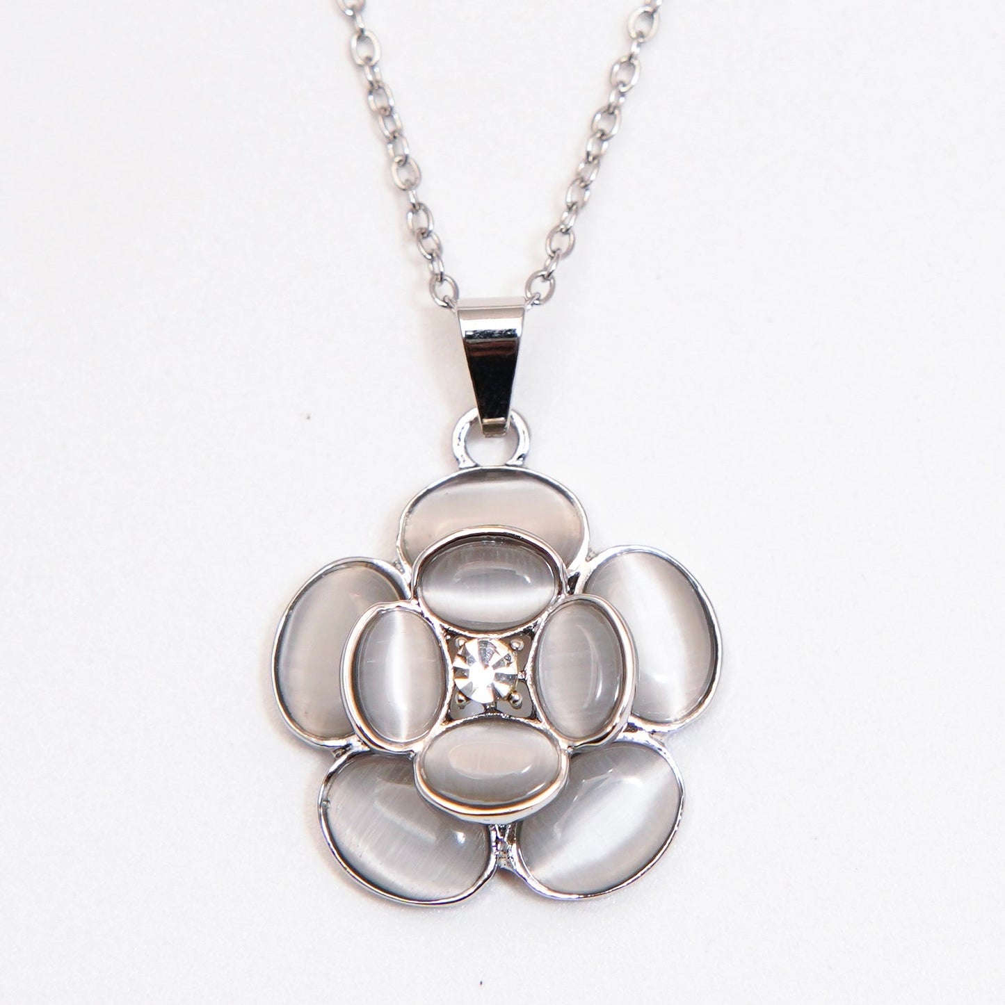 Elegant Silver Floral Pendant Necklace