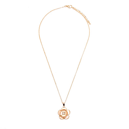 Elegant Gold Floral Pendant Necklace