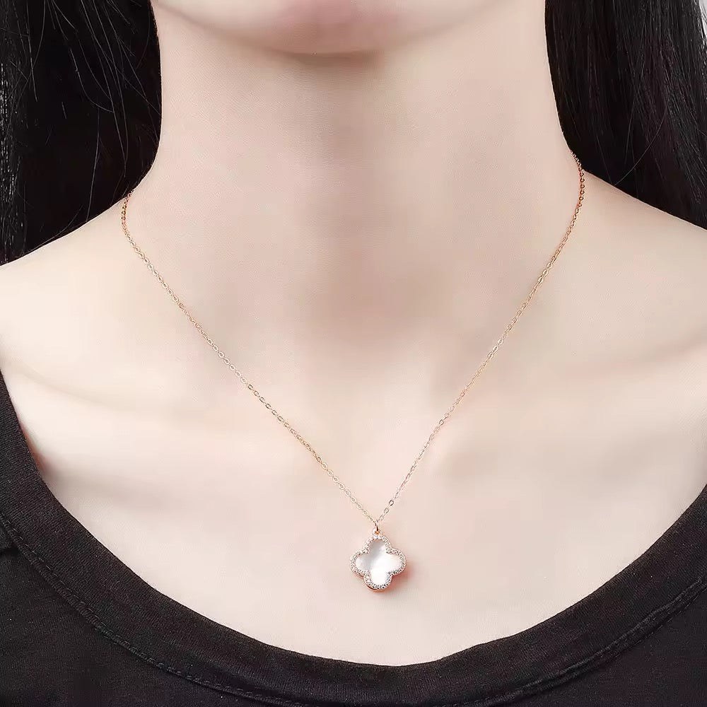 Elegant Clover Pendant Necklace in Rose Gold