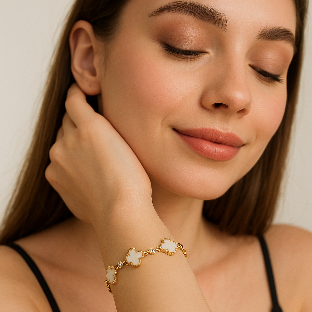 Elegant Clover Motif Charm Bracelet