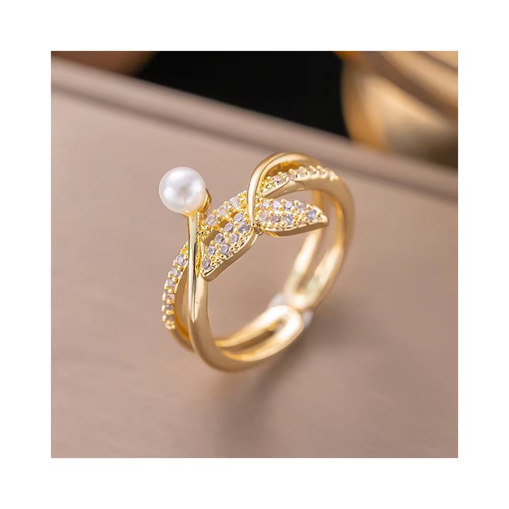 Exquisite Gold Leaf Pearl Ring
