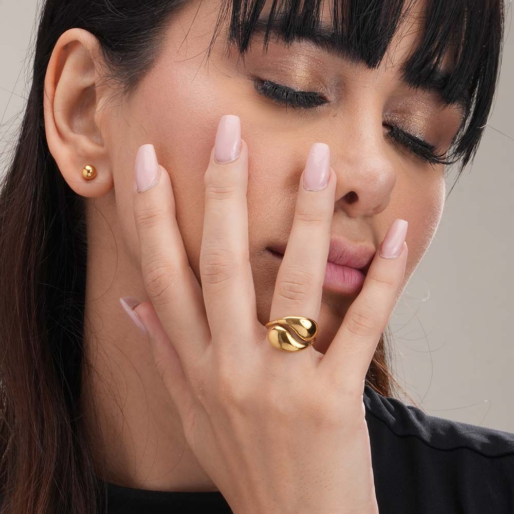 Minimal Gold Teardrop Ring